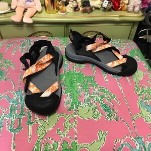 KEEN zerraport II closed toe sandals shoes Hiking Waterproof Shoes Womens size 8